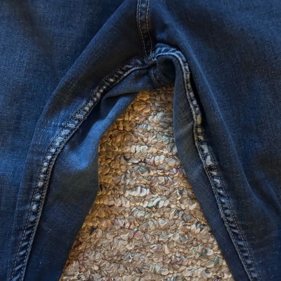 Hollister Curvy High-Rise Super Skinny Jeans - Picture 3 of 8